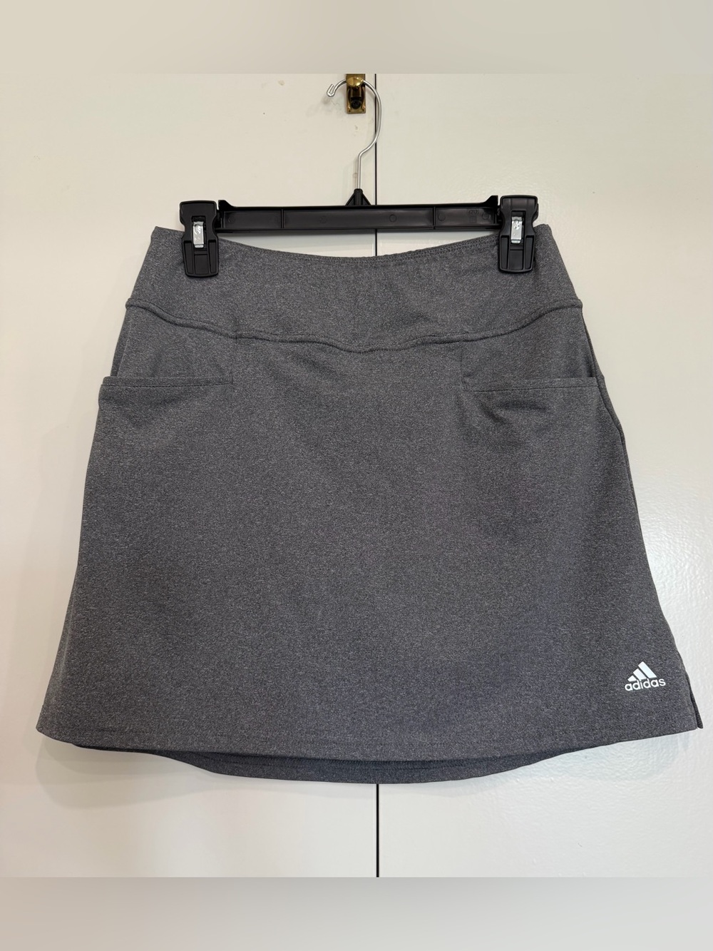 adidas Women’s Charcoal Gray Athletic Golf Skirt with Pockets size Small